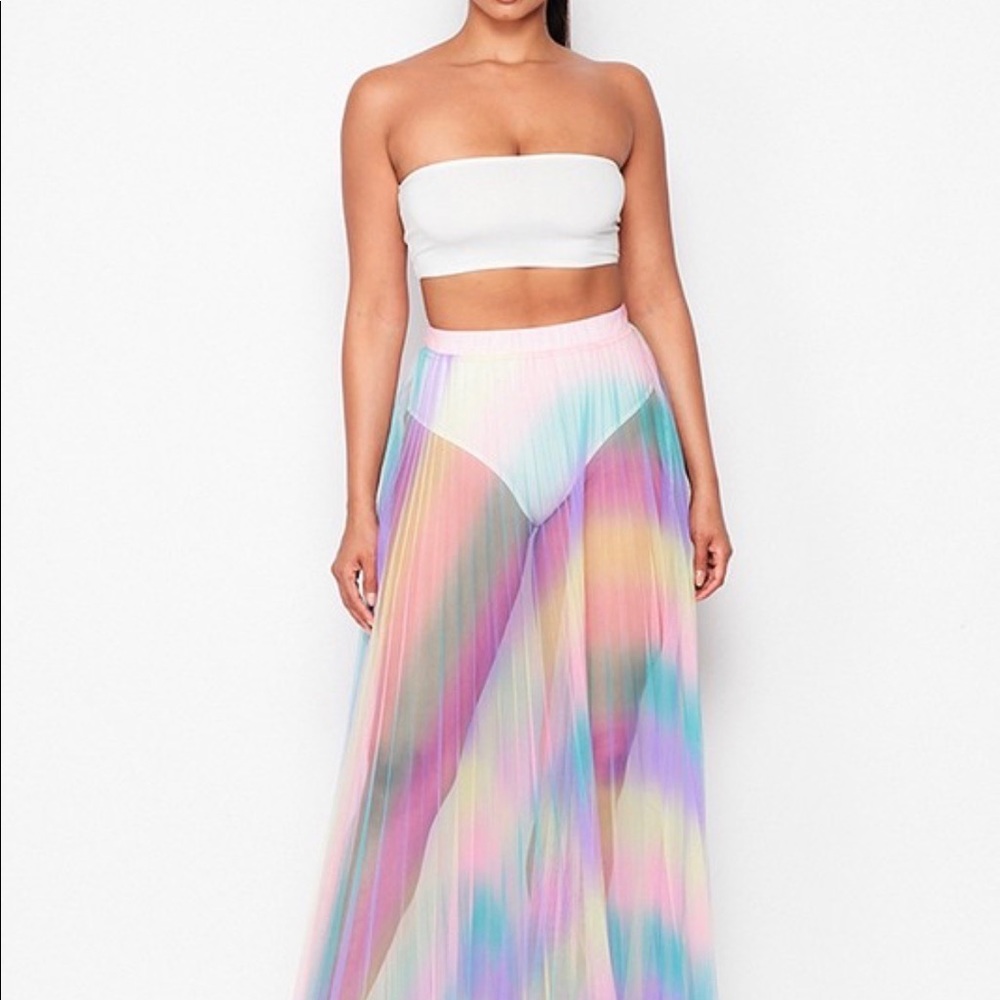 This 3 piece swimsuit set is a head turner. You will love this 3 piece set. 😍😍